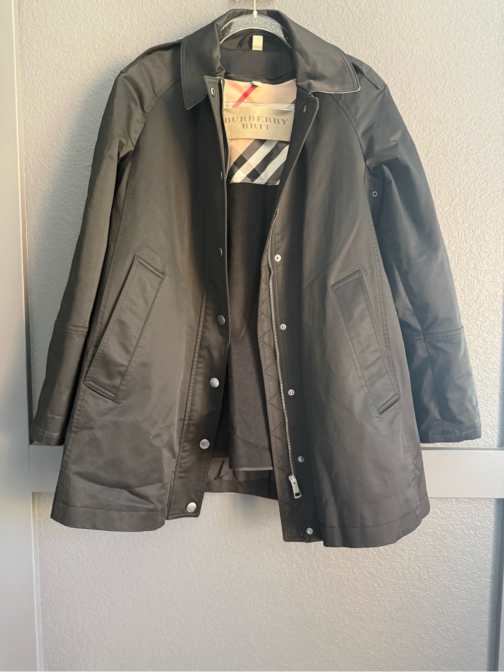BURBERRY • Brit Bowpark Black Raincoat - size 6 - Removable vest
